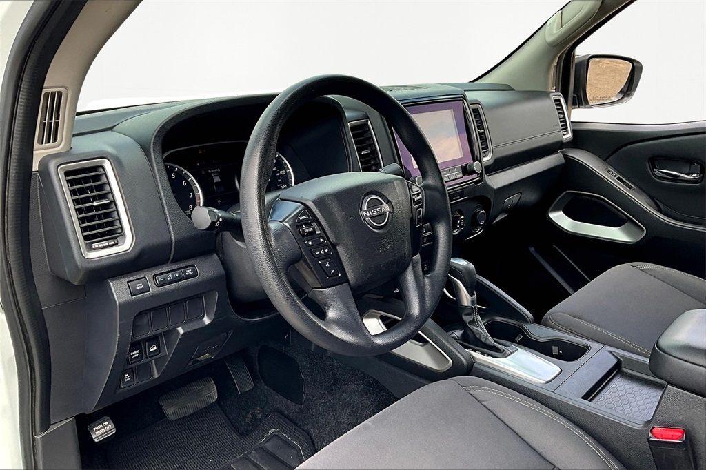 2022 Nissan Frontier SV photo 14