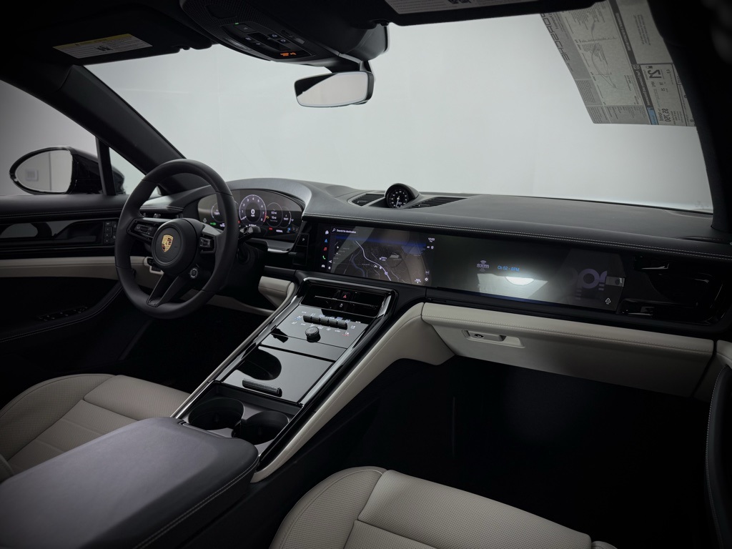 2025 Porsche Panamera 4 photo 21