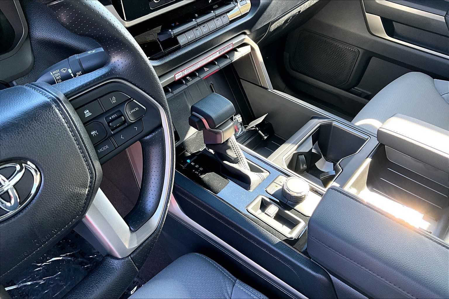 2025 Toyota Tundra SR5 CrewMax photo 7