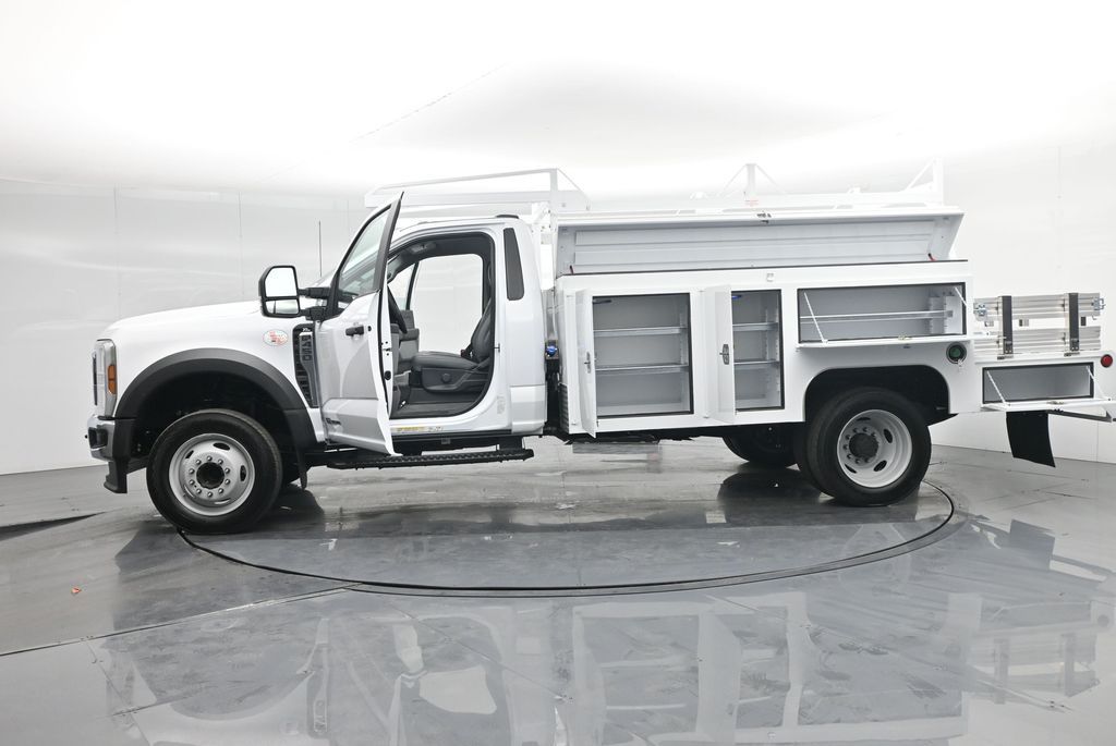 2025 Ford F-450 photo 36