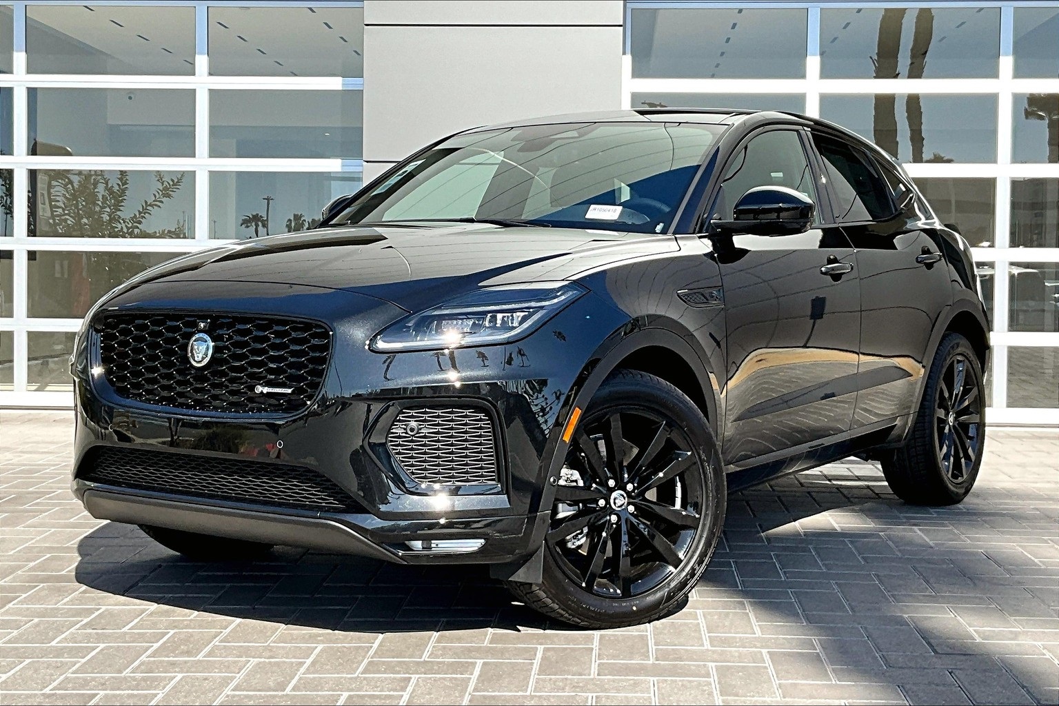 2024 Jaguar E-Pace R-DYNAMIC SE's photo