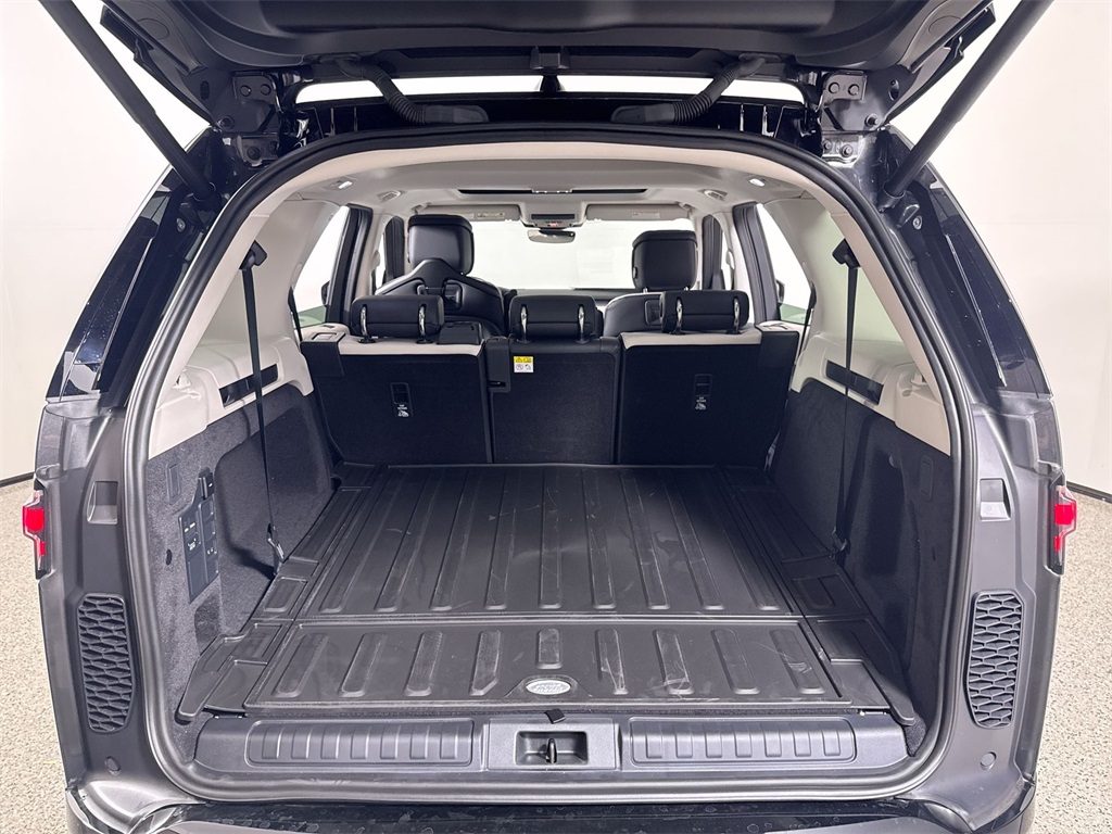 2025 Land Rover Discovery SE photo 23
