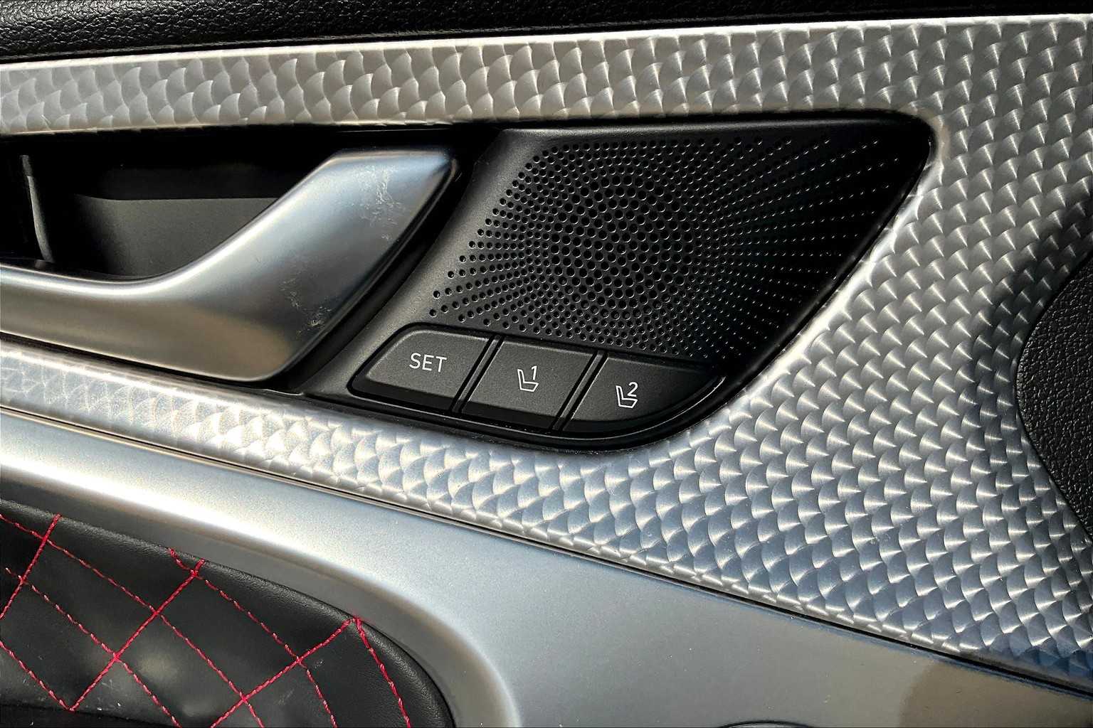 2022 Genesis G70 3.3T photo 33