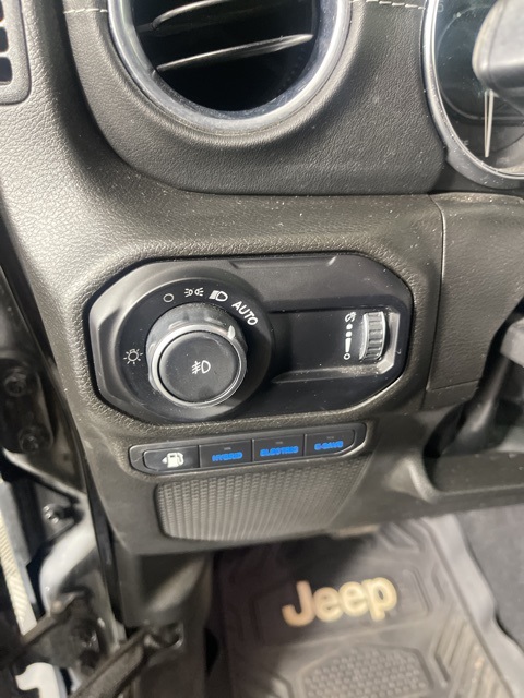 2023 Jeep Wrangler Sahara 4xe photo 20