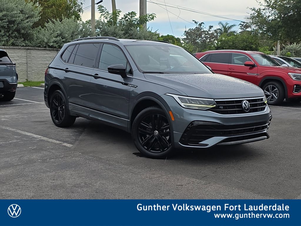 2022 Volkswagen Tiguan SE R-LINE BLACK's photo
