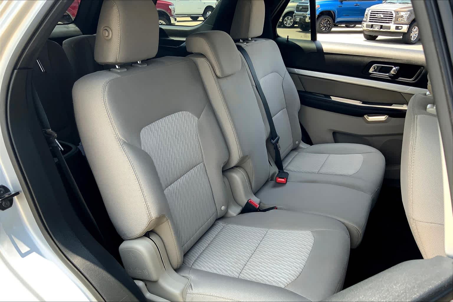 2019 Ford Explorer Base photo 16