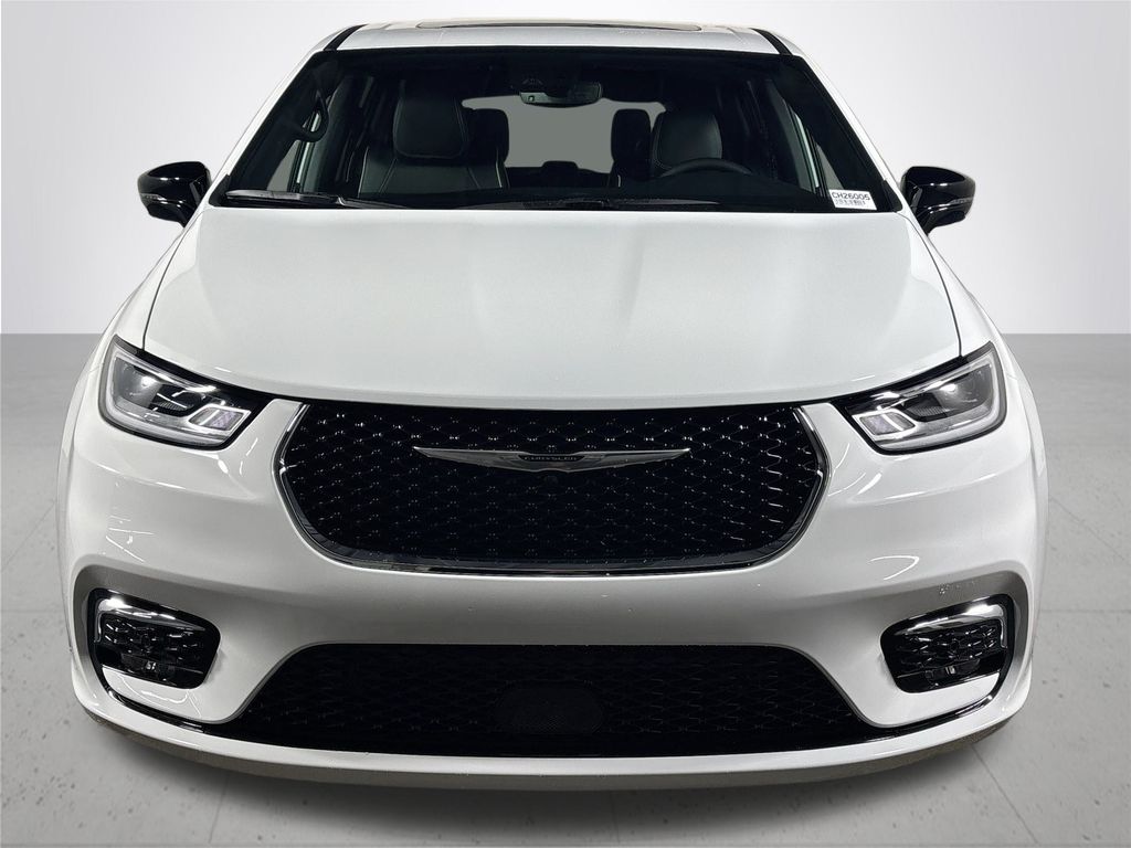 2026 Chrysler Pacifica Limited photo 3