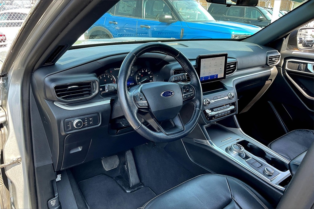 2020 Ford Explorer XLT photo 12