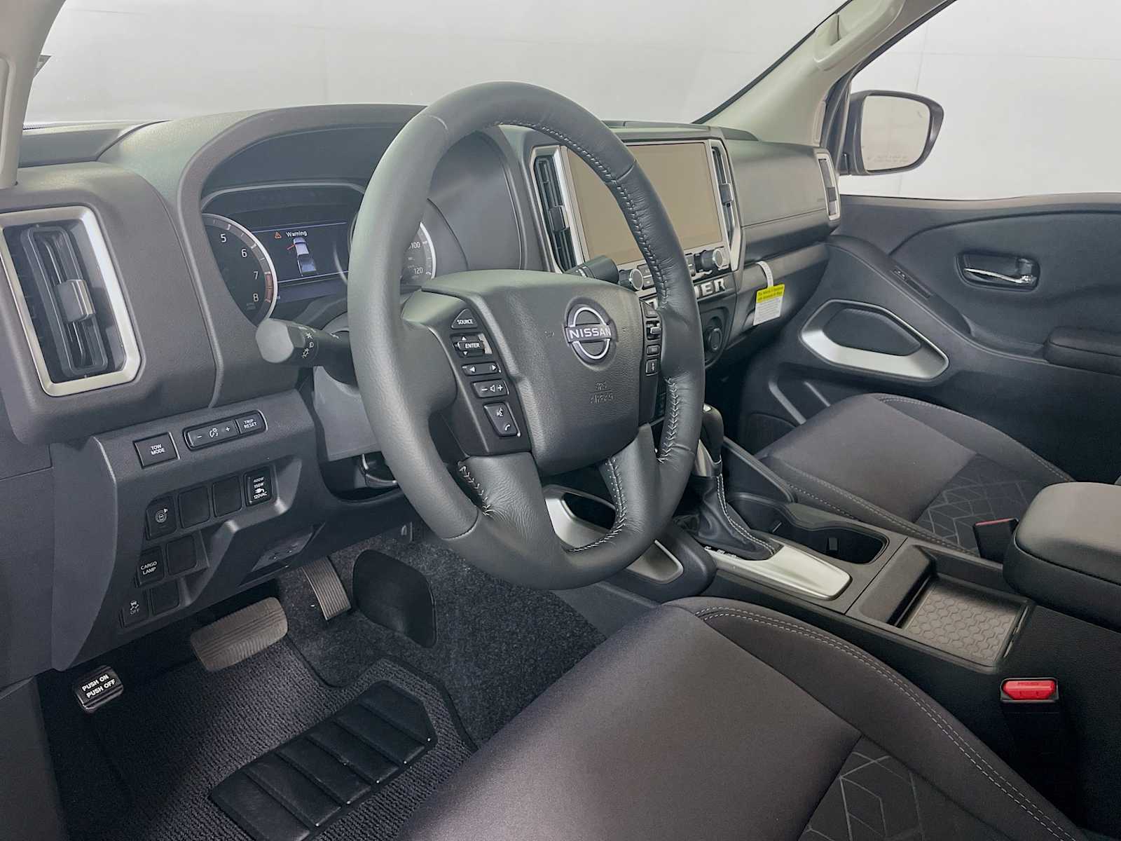 2025 Nissan Frontier SV photo 3