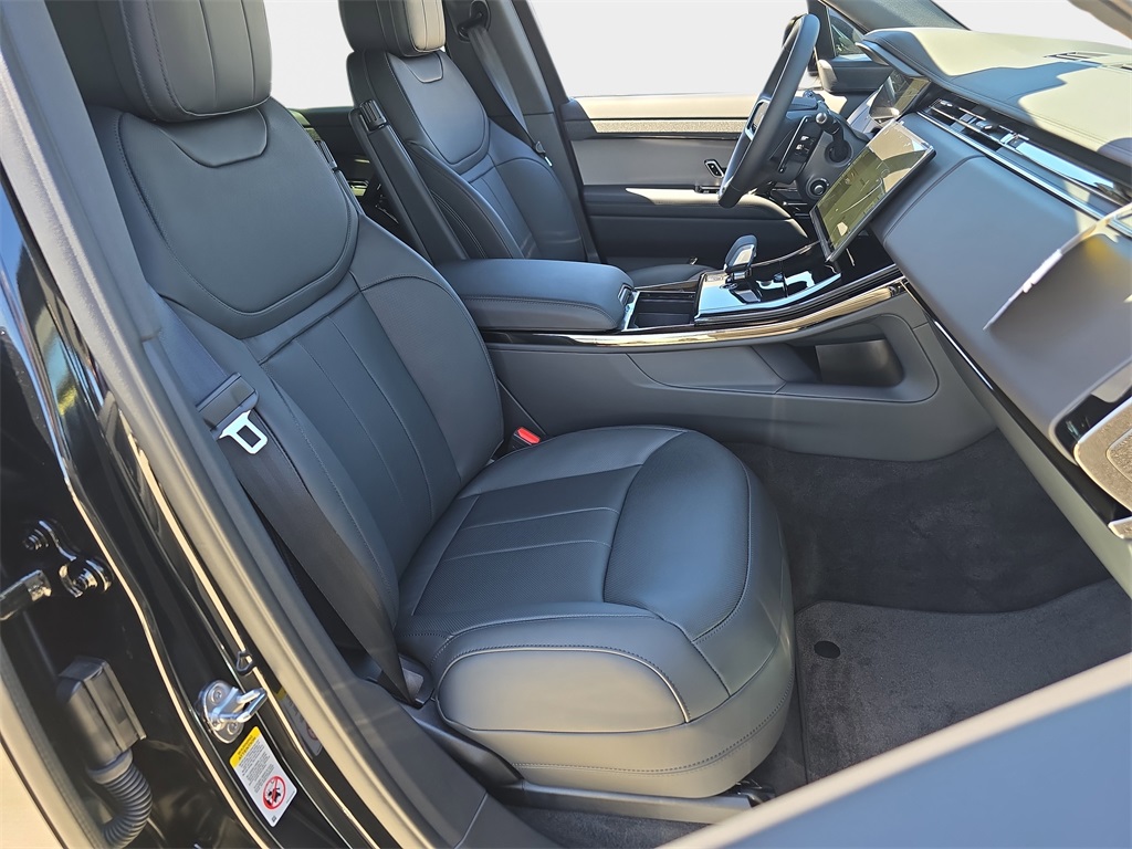2025 Land Rover Range Rover Sport SE photo 8