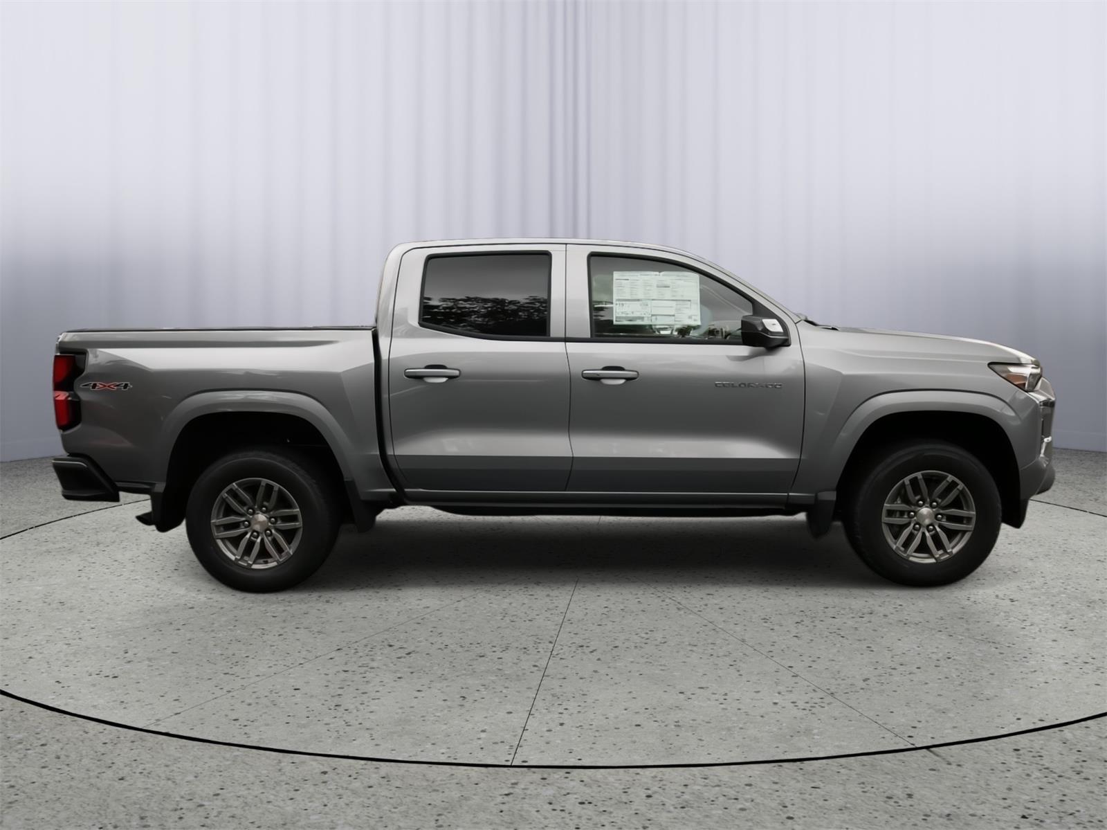 2025 Chevrolet Colorado Work Truck LT photo 8