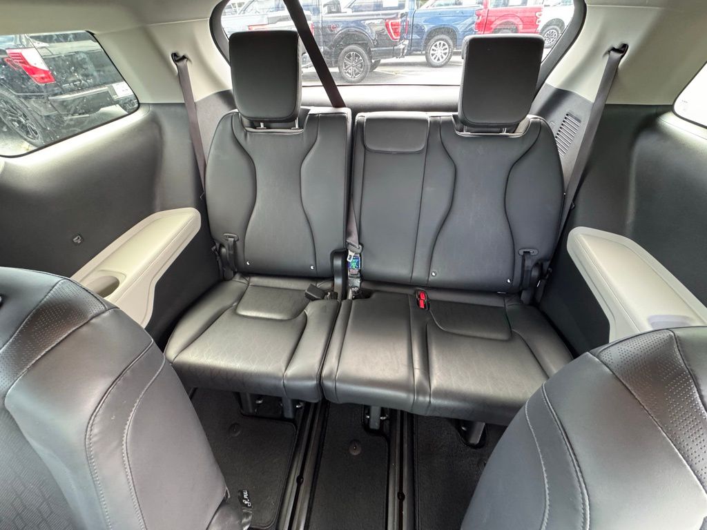2023 Kia Carnival LX photo 5