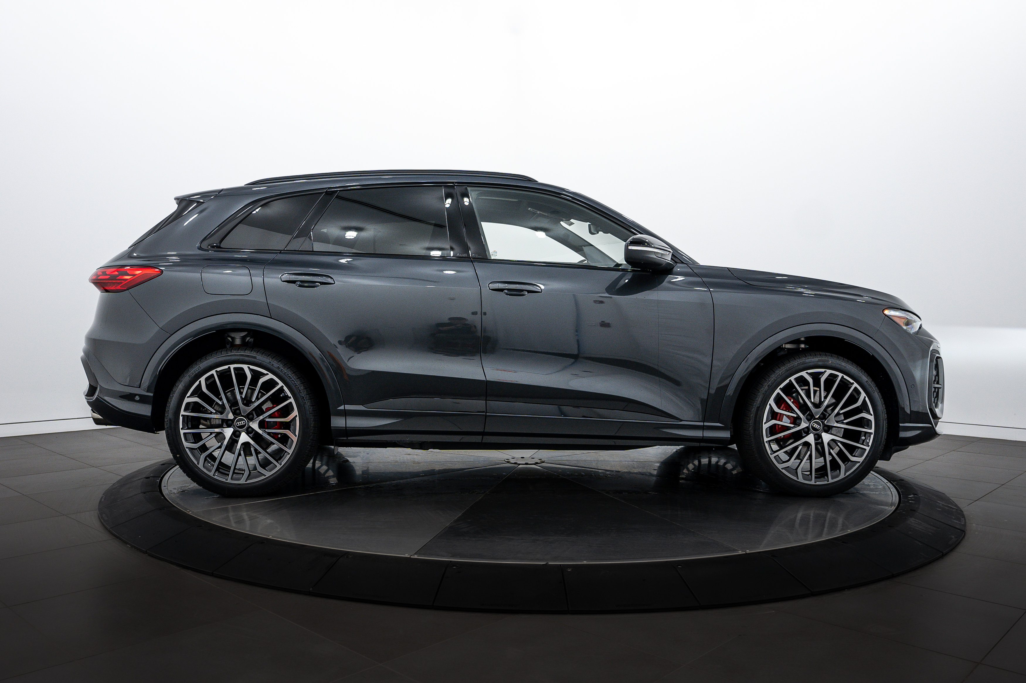2025 Audi SQ5 Premium Plus photo 3