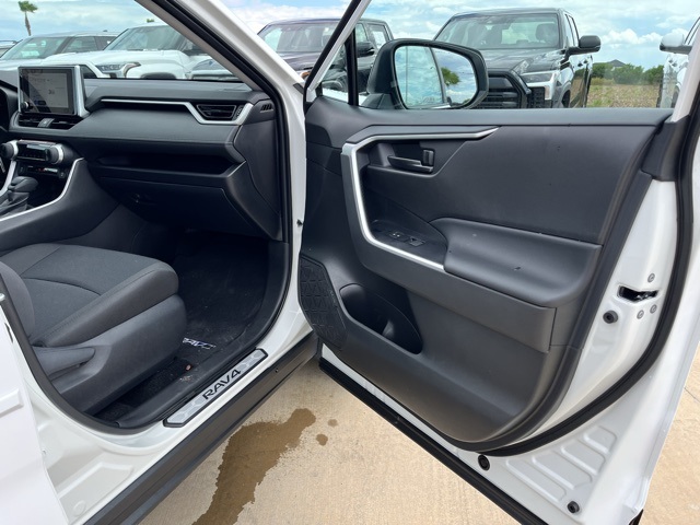 2025 Toyota RAV4 LE photo 21