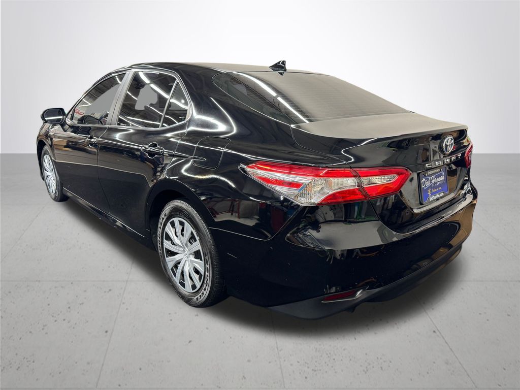 2018 Toyota Camry Hybrid LE photo 3