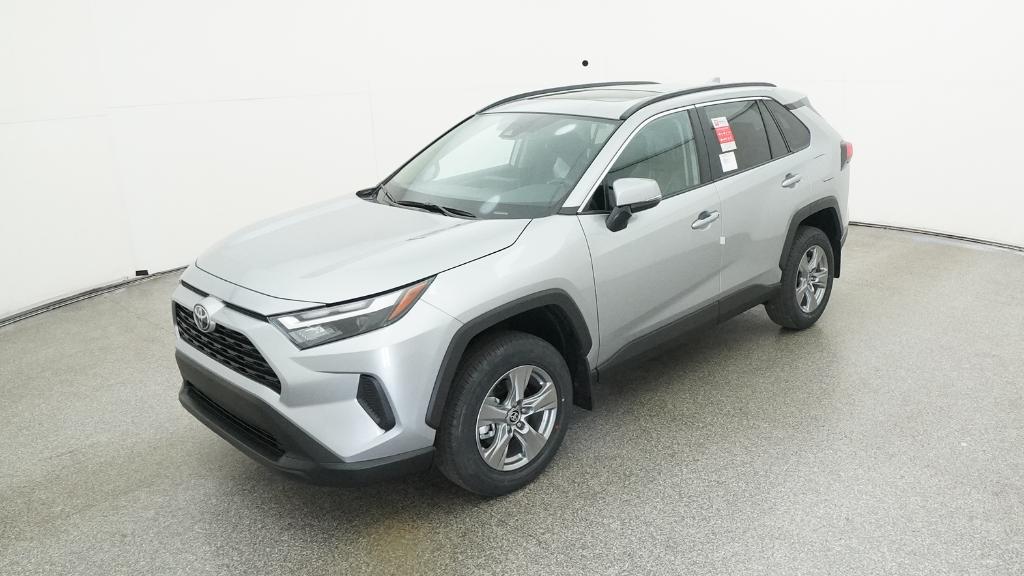 2025 Toyota RAV4 XLE's photo