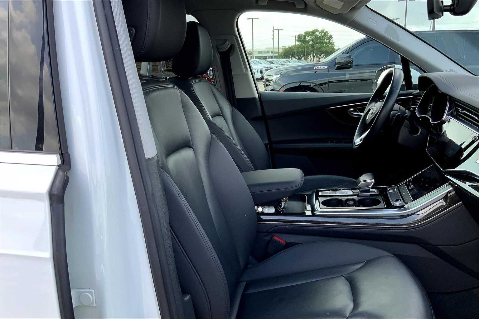 2023 Audi Q7 Premium Plus photo 8