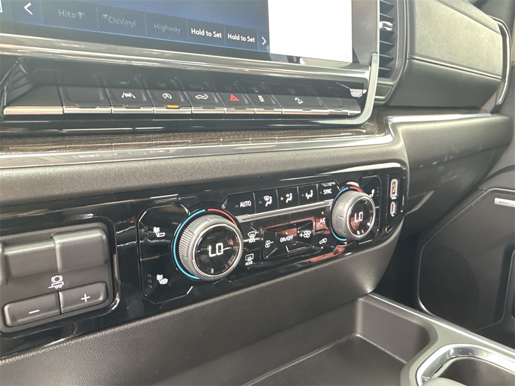2024 Chevrolet Silverado 1500 RST photo 17