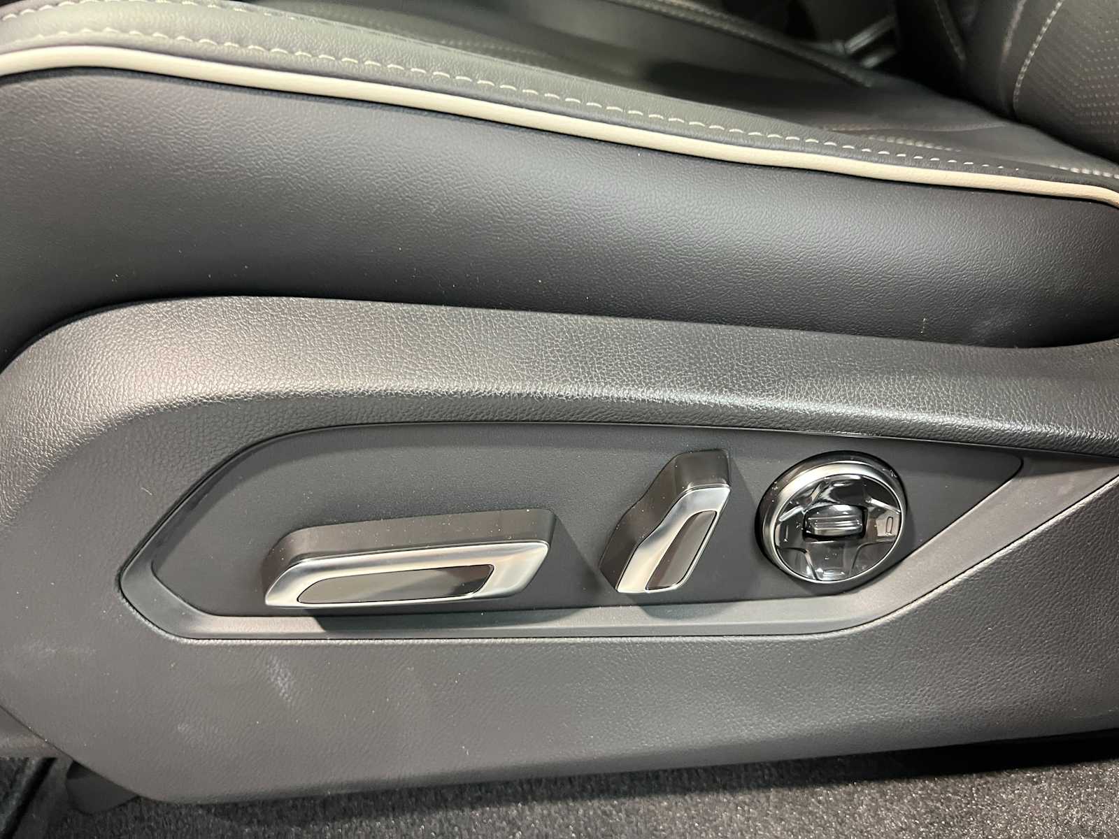 2026 Acura MDX Advance SH-AWD photo 17