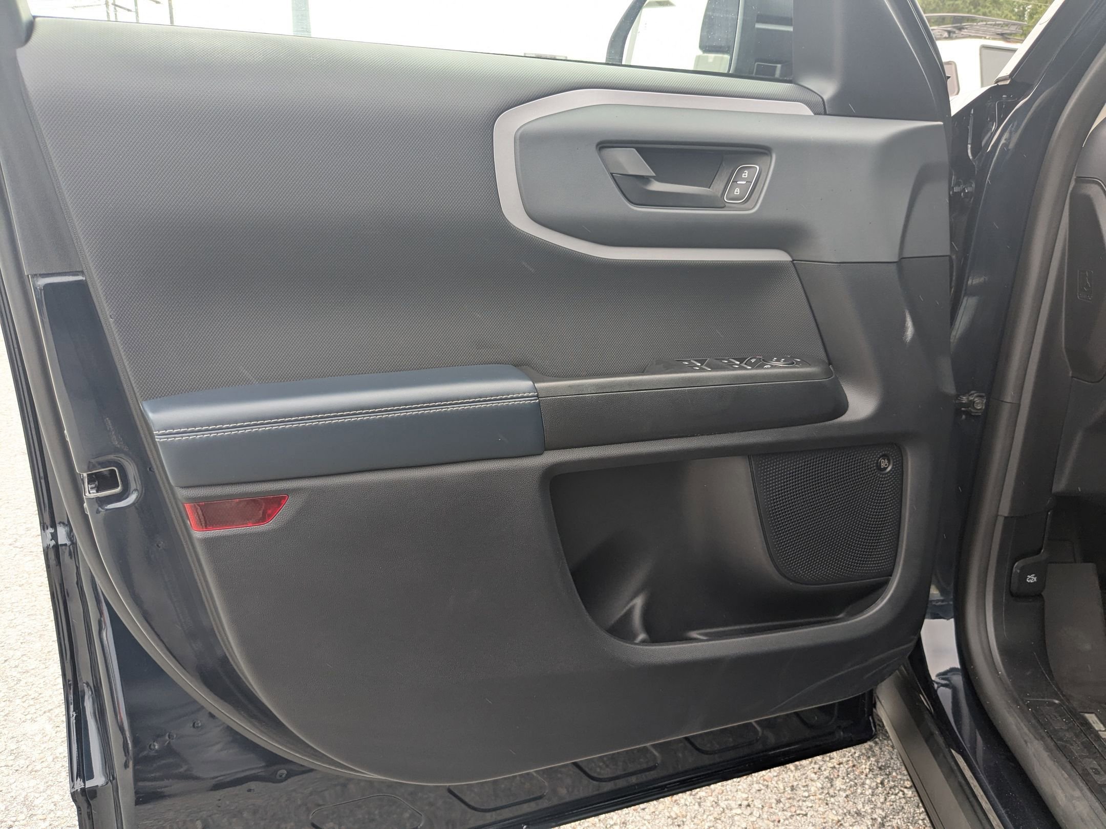 2022 Ford Bronco Sport Outer Banks photo 2