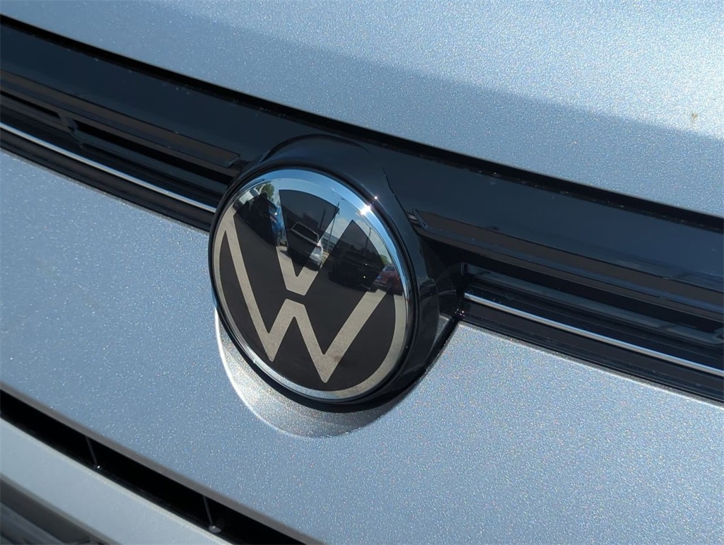 2025 Volkswagen Taos SE photo 25