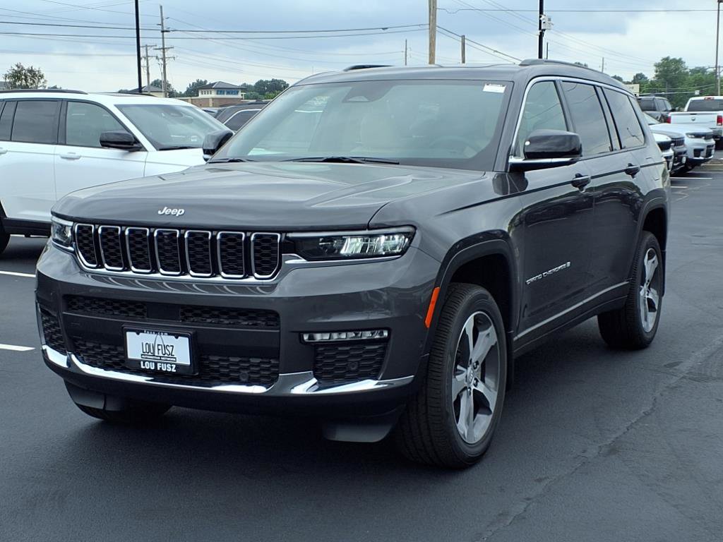 2025 Jeep Grand Cherokee Limited photo 2