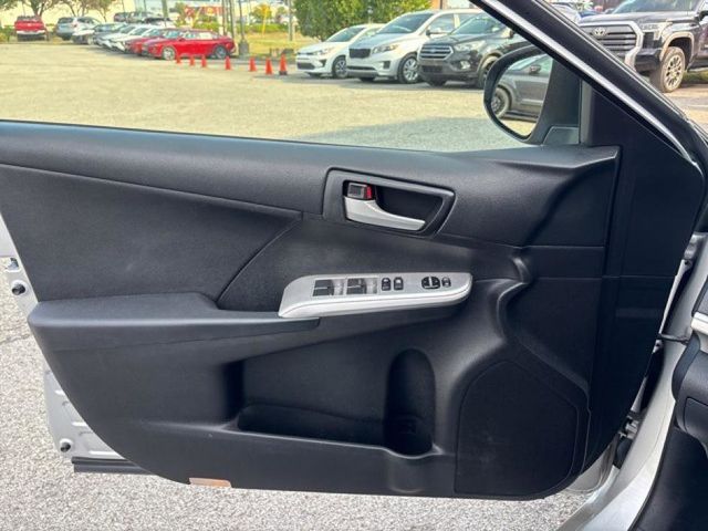 2012 Toyota Camry XLE photo 18