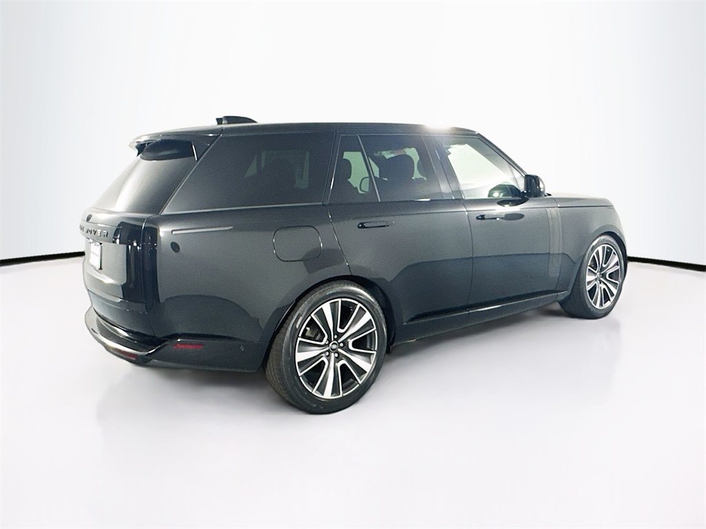 2025 Land Rover Range Rover SE photo 5