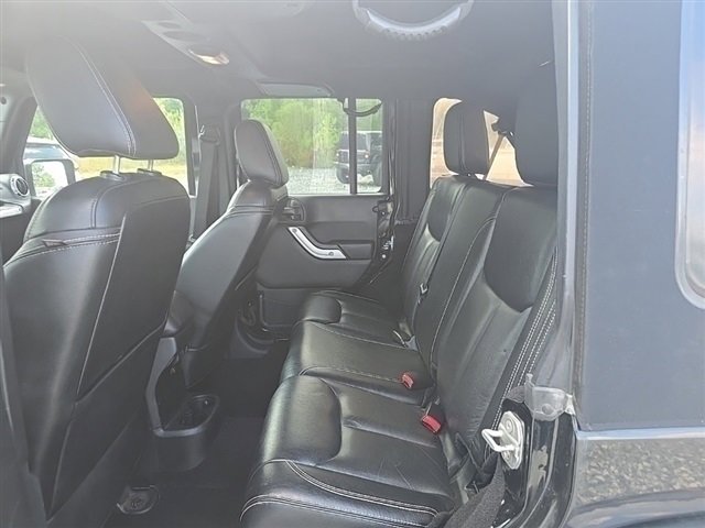 2015 Jeep Wrangler Unlimited Sahara photo 19