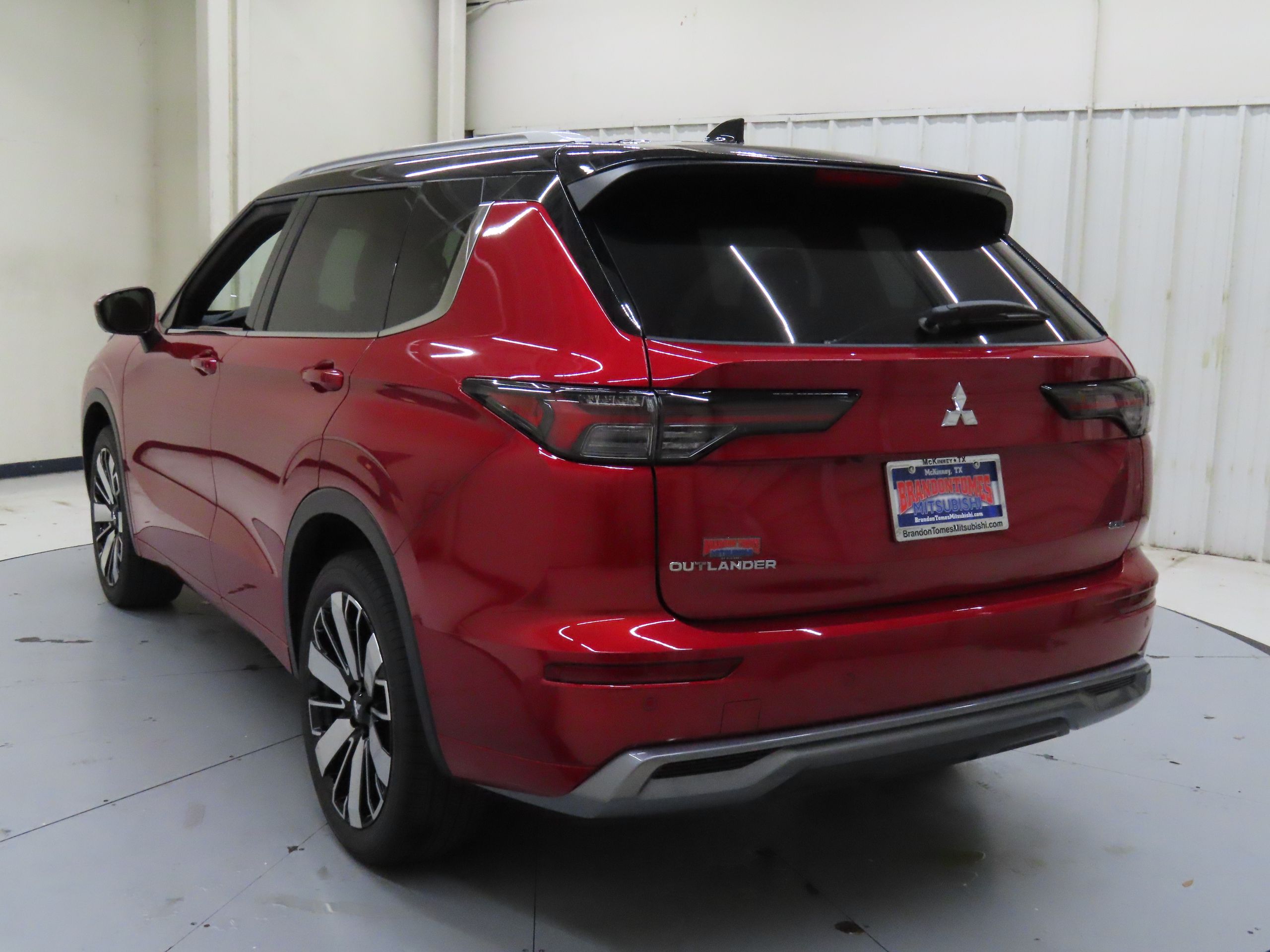 2025 Mitsubishi Outlander SEL photo 3