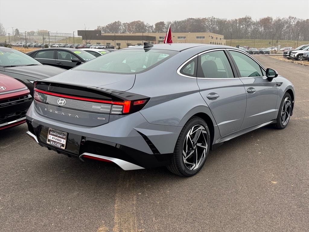 2026 Hyundai Sonata SEL Sport photo 2