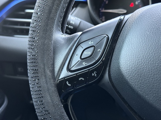 2022 Toyota C-HR XLE photo 12
