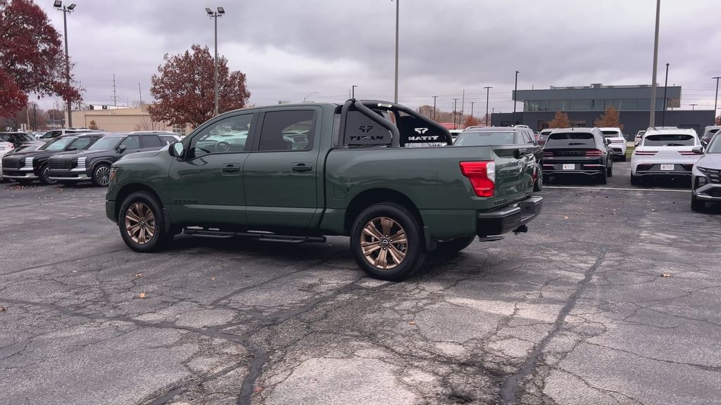 2024 Nissan Titan SV photo 2