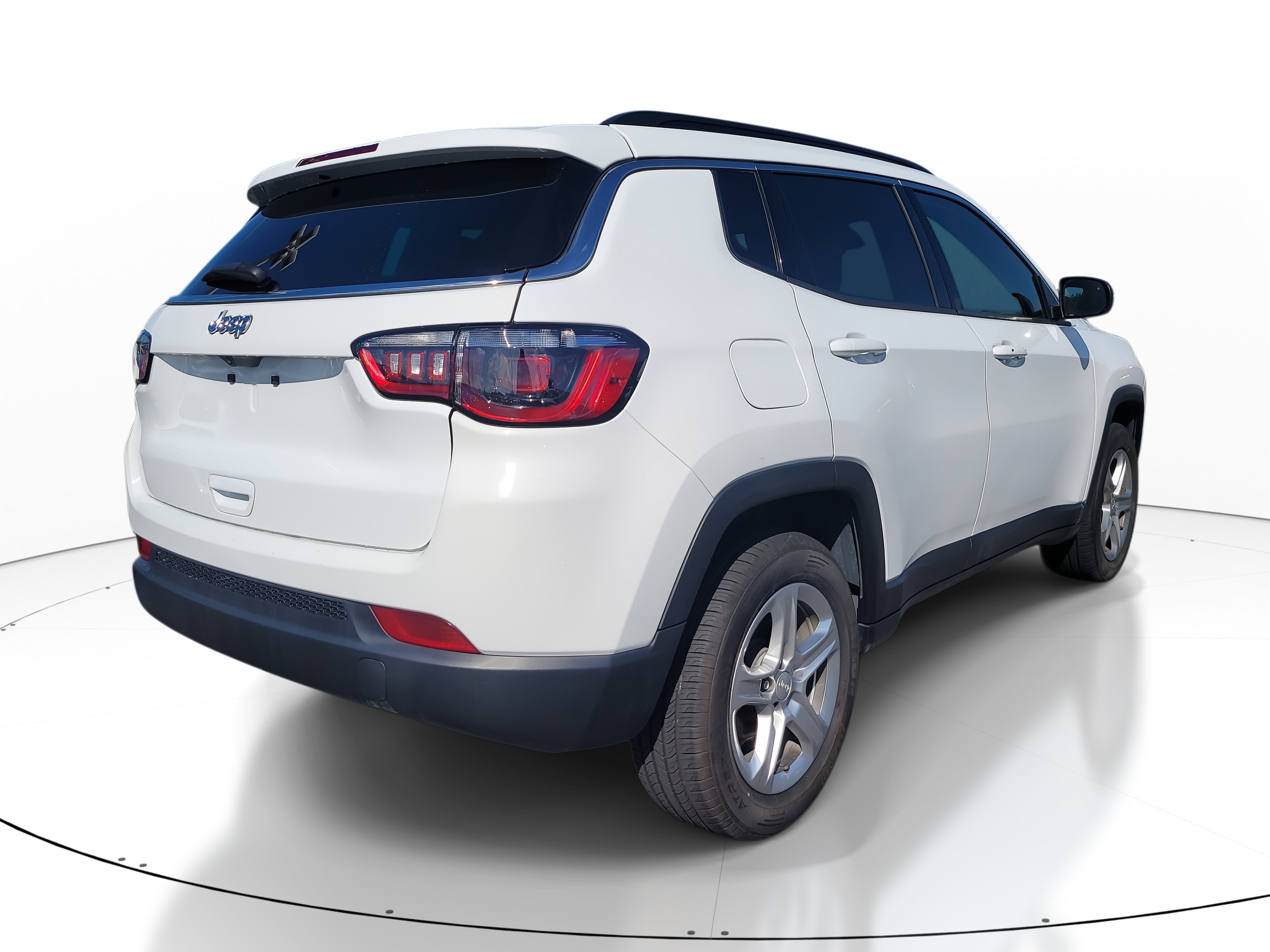 2023 Jeep Compass Latitude photo 4