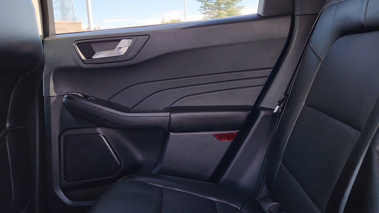 2022 Ford Escape Titanium Hybrid photo 16
