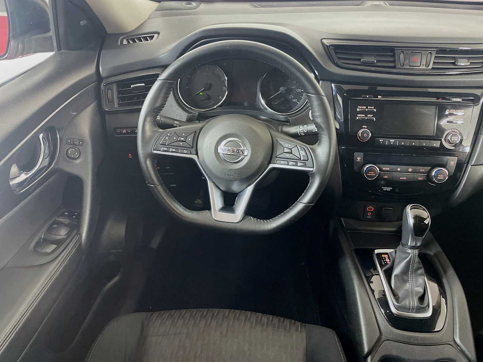 2017 Nissan Rogue SV photo 19