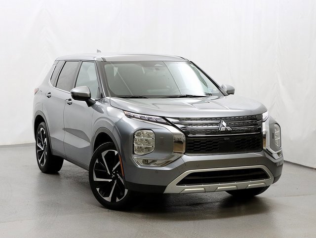 2024 Mitsubishi Outlander SE's photo