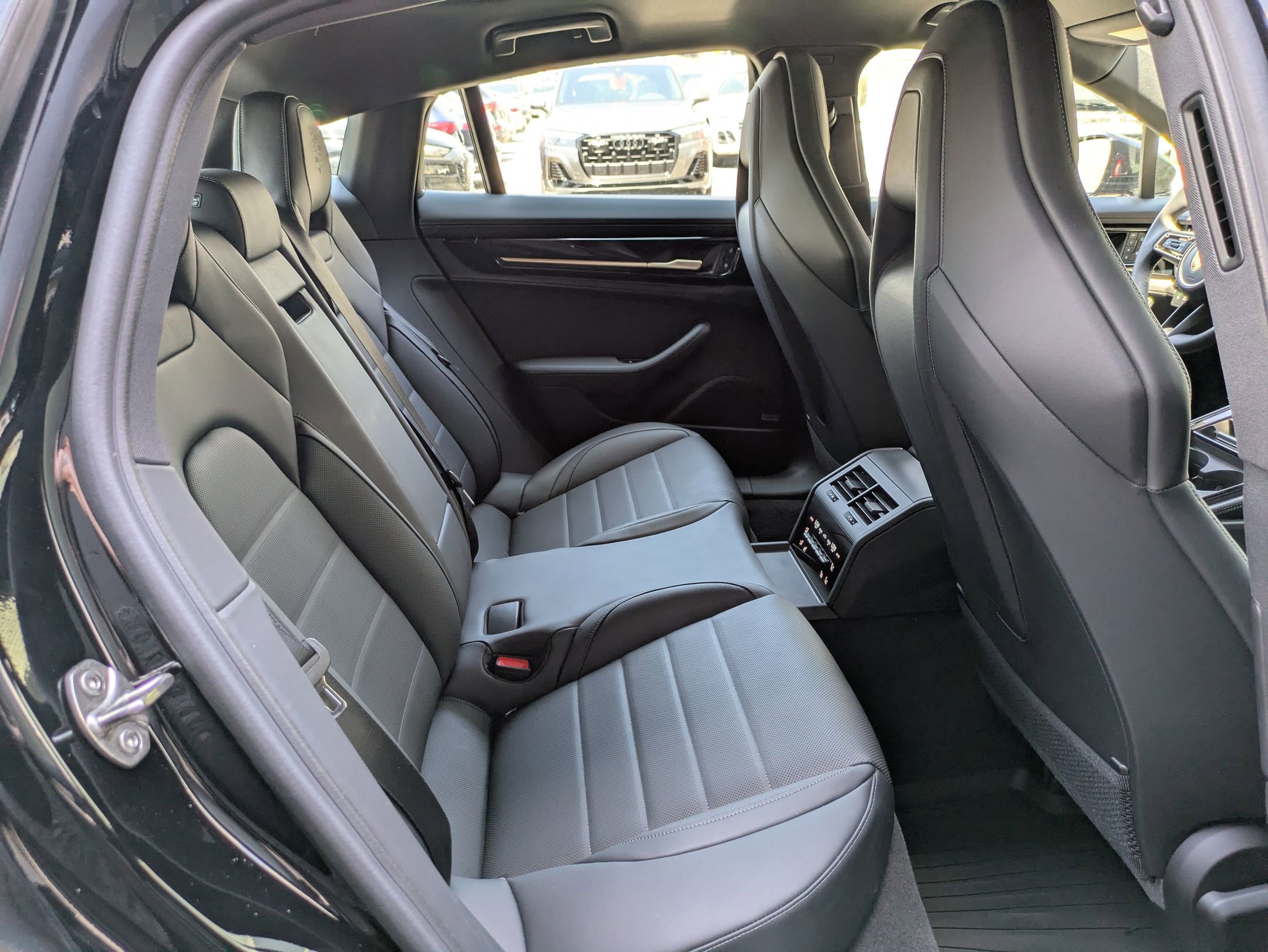 2025 Porsche Panamera 4 photo 21