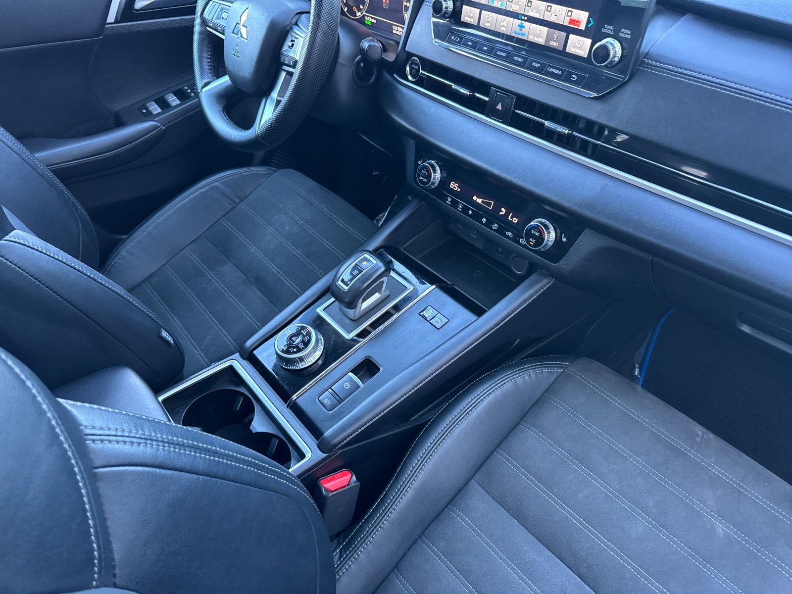 2023 Mitsubishi Outlander PHEV SE photo 16