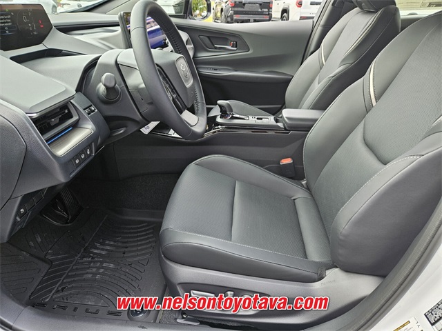 2025 Toyota Prius XLE photo 5