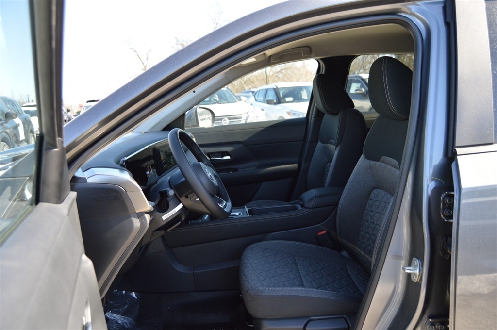 2025 Nissan Kicks SV photo 25
