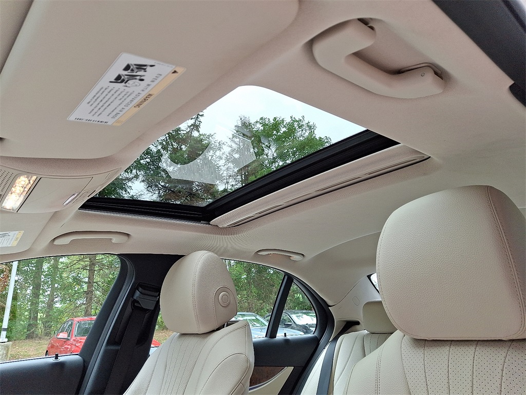2018 Mercedes Benz E 300 4MATIC Sedan photo 14