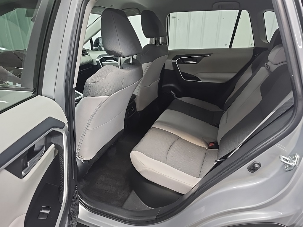 2024 Toyota RAV4 Hybrid XLE photo 28