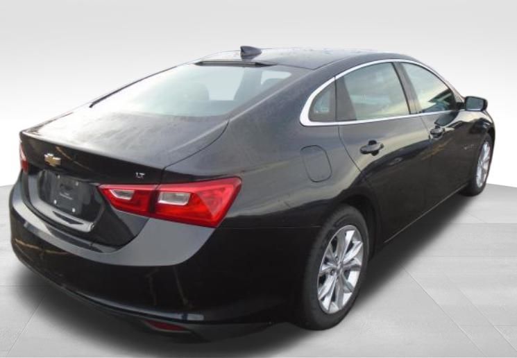 2023 Chevrolet Malibu 1LT photo 2