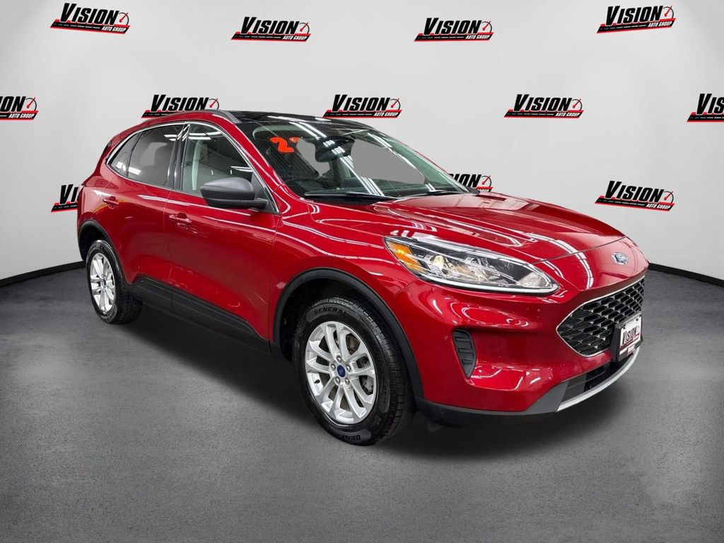2022 Ford Escape SE photo 3