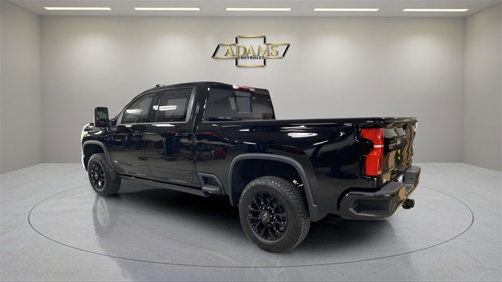 2025 Chevrolet Silverado 2500HD High Country photo 3
