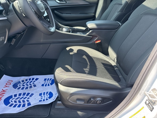 2025 Jeep Grand Cherokee Laredo photo 13