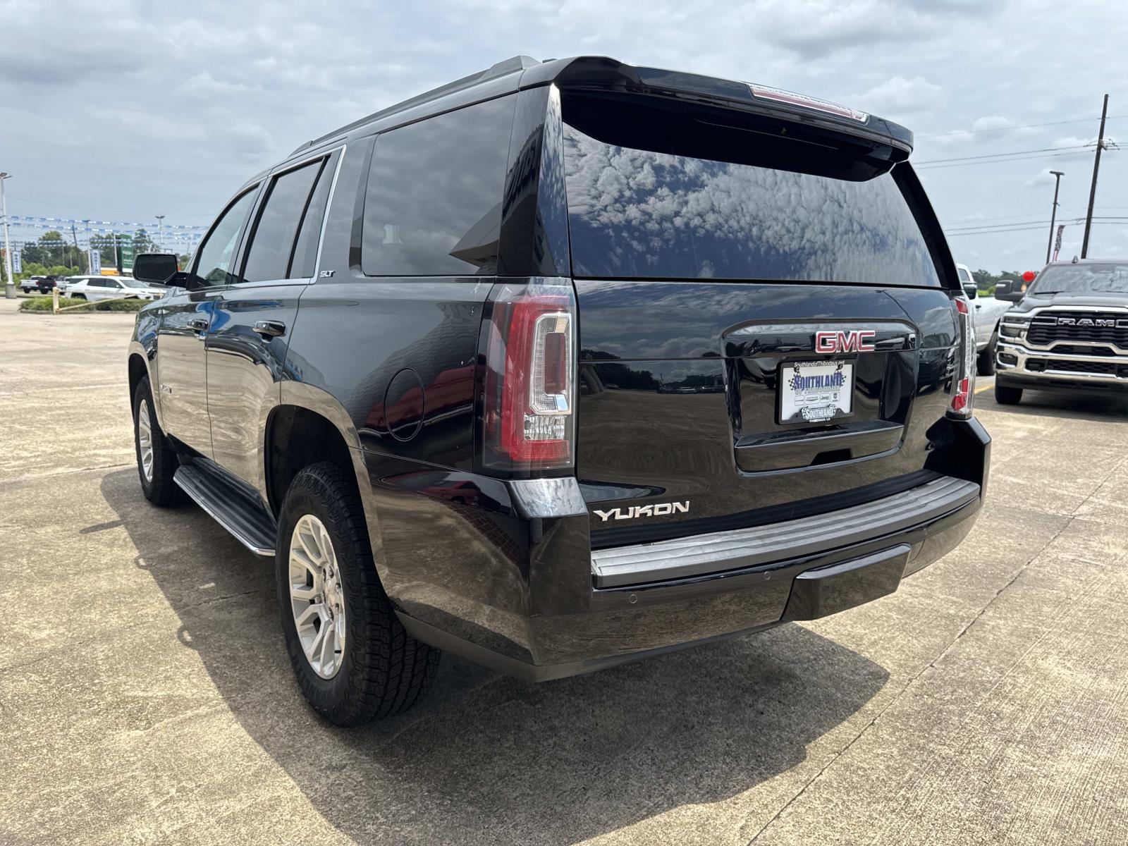 2017 Gmc Yukon SLT photo 5