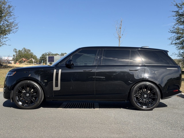 2023 Land Rover Range Rover SE photo 4