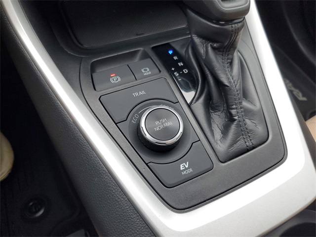 2020 Toyota RAV4 Hybrid XLE photo 28